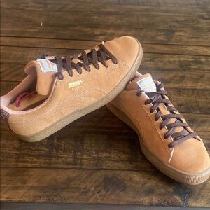 Puma Suede “Pebble Gum” Tan and Brown Sneakers. Preowned. Men’s size 10.